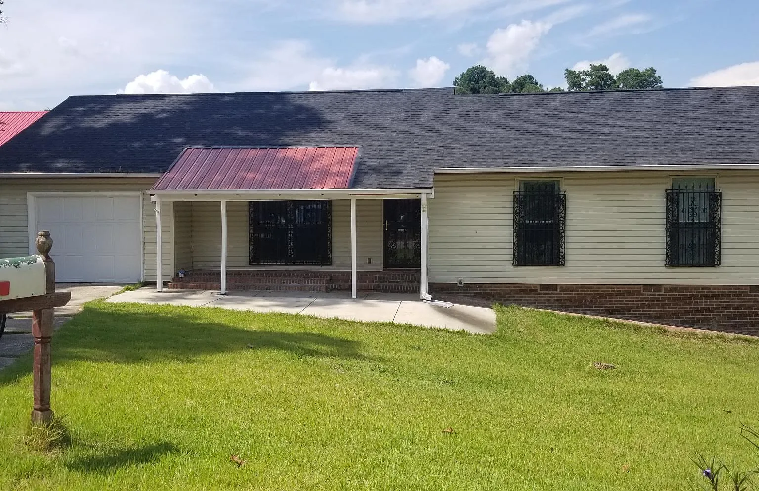 3 bed, 1130 sqft, $1,450 — Photo 1