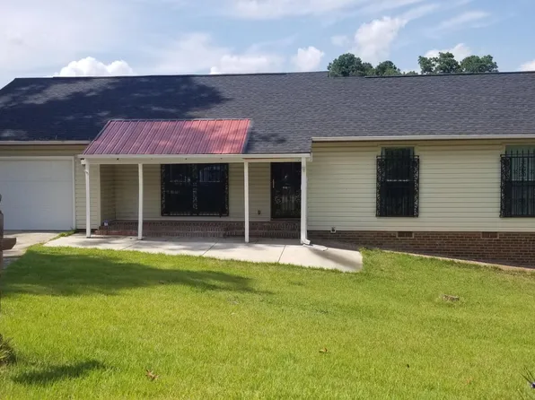 111 Bruce Ln, Spring Lake, NC 28390