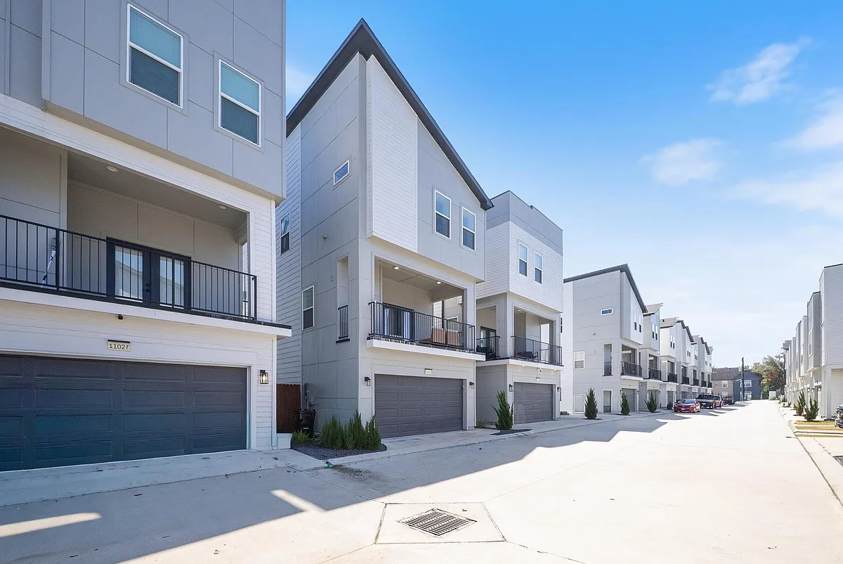 Building Photo - 1102 Paul Quinn St #G