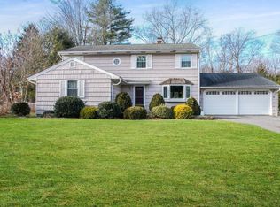 18 Lake Rd, Woodbury, CT 06798