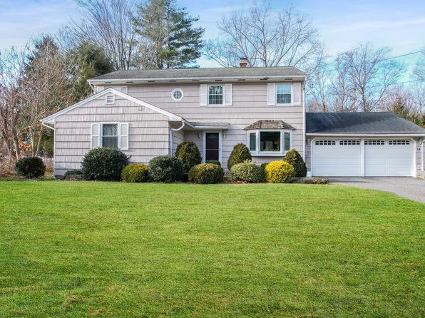 18 Lake Road, Woodbury, CT 06798