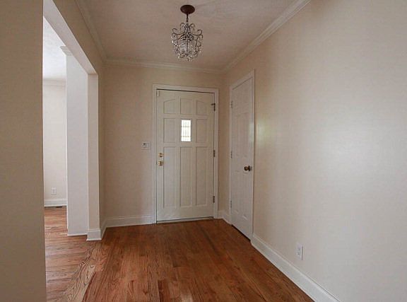 2nd image of 221 Cherry Hills Dr