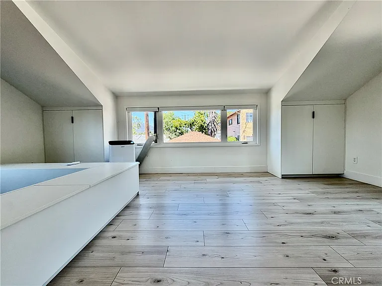 2536 Mayfield Ave #1/2 — Photo 10