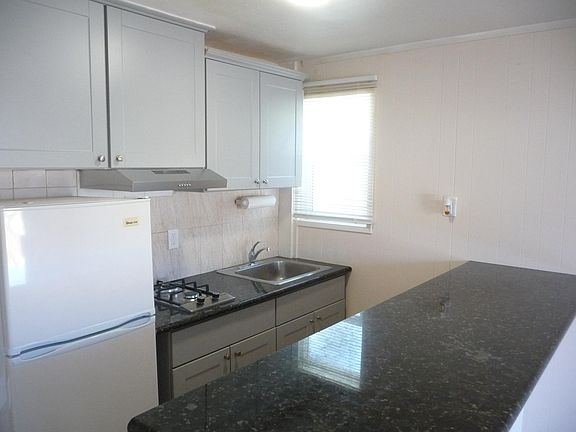2nd image of 165 De Long St