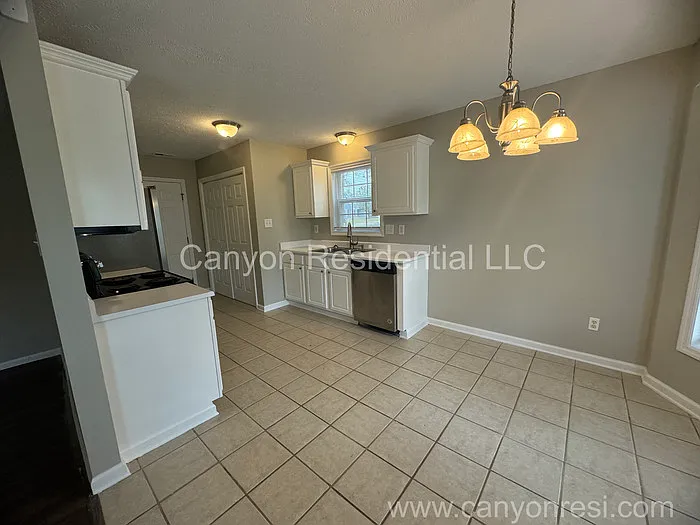3 bed, 2.0 bath, 1240 sqft, $1,675 — Photo 2