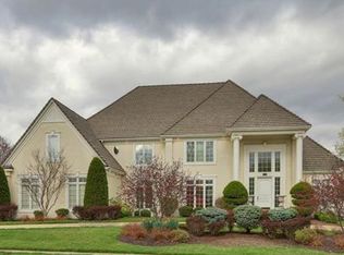 2152 Oak Crest Dr, Liberty, MO 64068