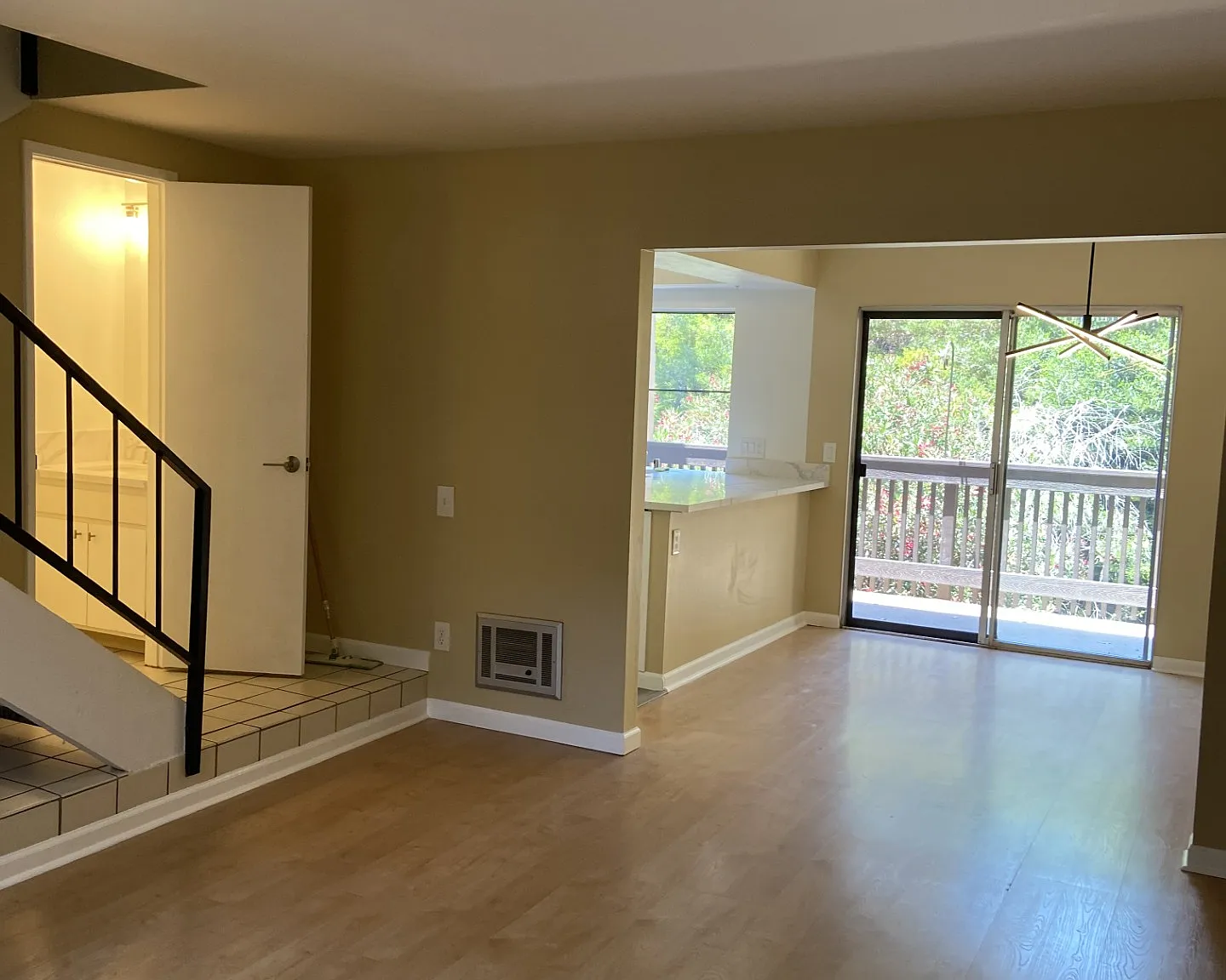2 bed, 1.5 bath, 1008 sqft, $2,750 — Photo 3