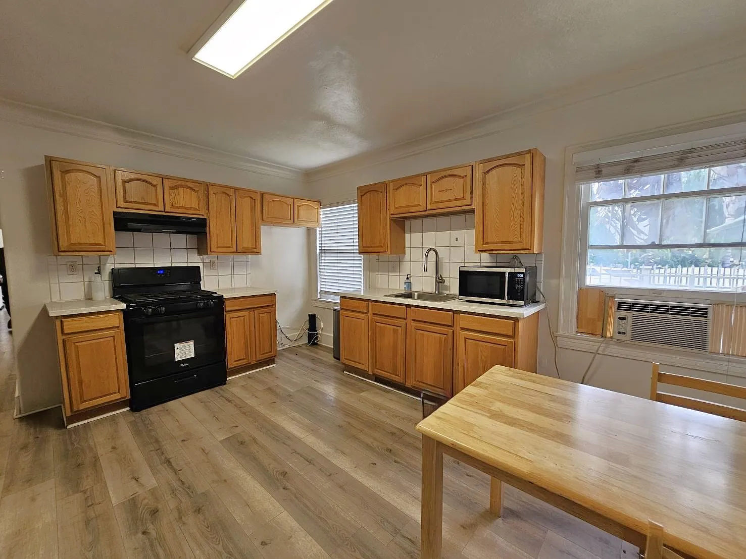 3 bed, 880 sqft, $2,275 — Photo 2