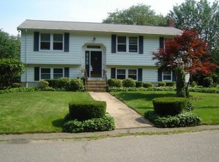 8 Grow St, Dartmouth, MA 02747