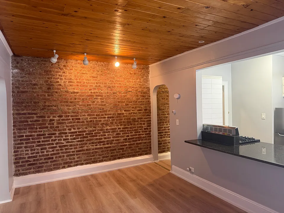 572 Warburton Ave #2E