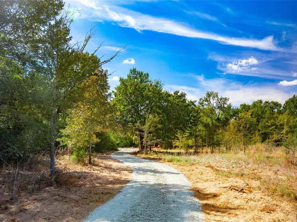12556 Red Hill Rd, Hearne, TX 77859