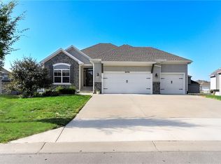 16456 S Parkwood St, Olathe, KS 66062