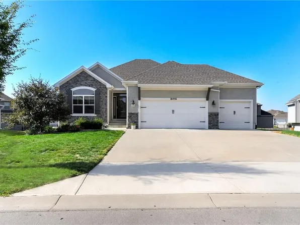 16456 S Parkwood St, Olathe, KS 66062