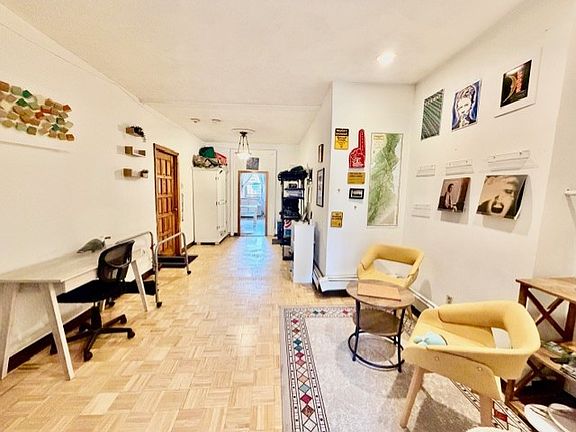 5th image of 240 Hanover St #4