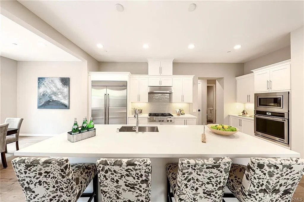 4 bed, 3.5 bath, 3473 sqft, $7,200 — Photo 4