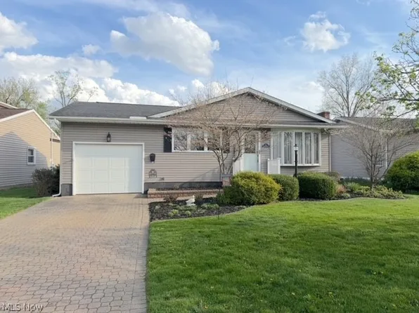 263 Forbes St NE, New Philadelphia, OH 44663