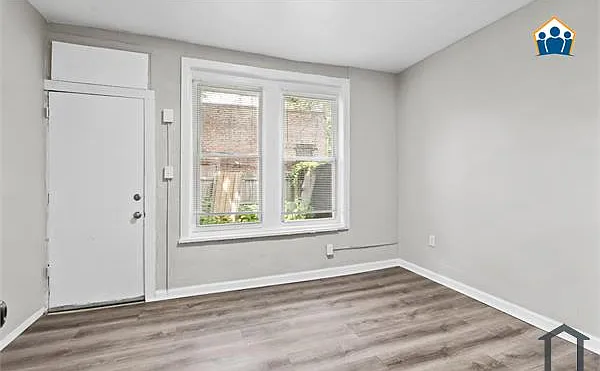 2511 W Oakdale St — Photo 8