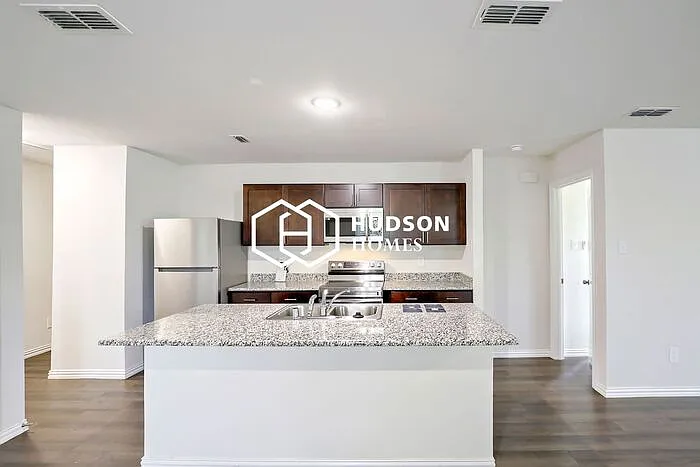 819 S Sutton St — Photo 5