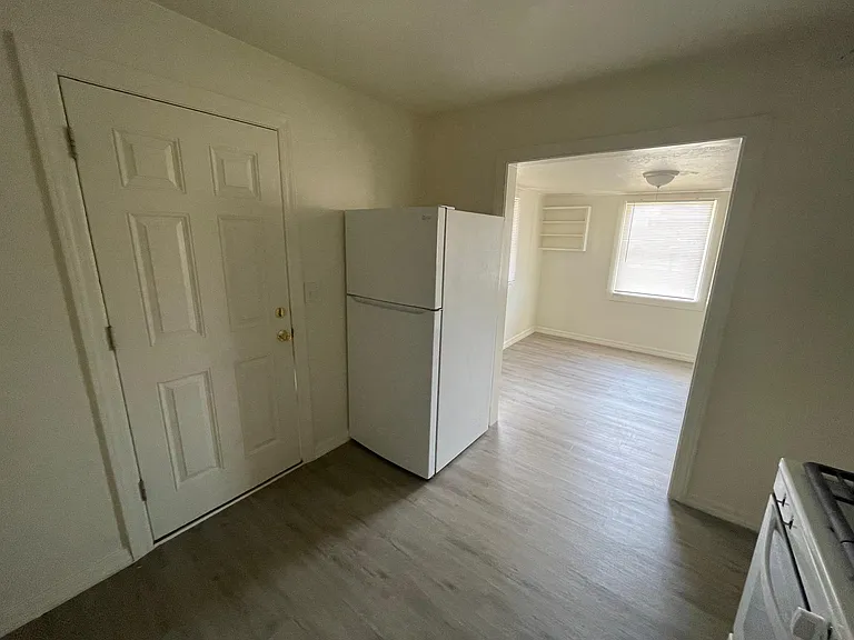 2337 S Walnut Ave — Photo 2
