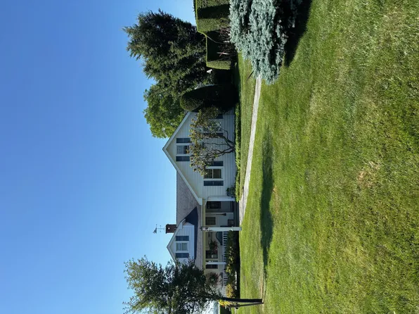 https://photos.zillowstatic.com/fp/551607d3c5c518e6c6427d7bf74523d5-p_e.webp