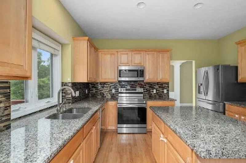 4 bed, 4.0 bath, 3150 sqft, $3,295 — Photo 2
