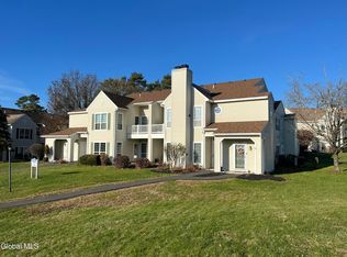 622 Apex Ln, Troy, NY 12182