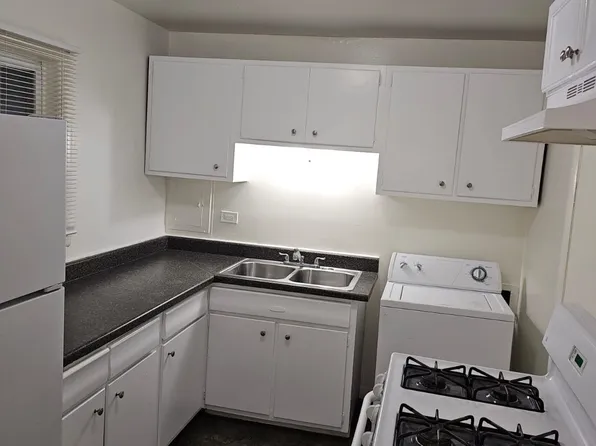 732 N Linden Ave #732, Waukegan, IL 60085