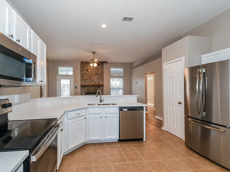 13146 Staffordshire Dr S — Photo 8