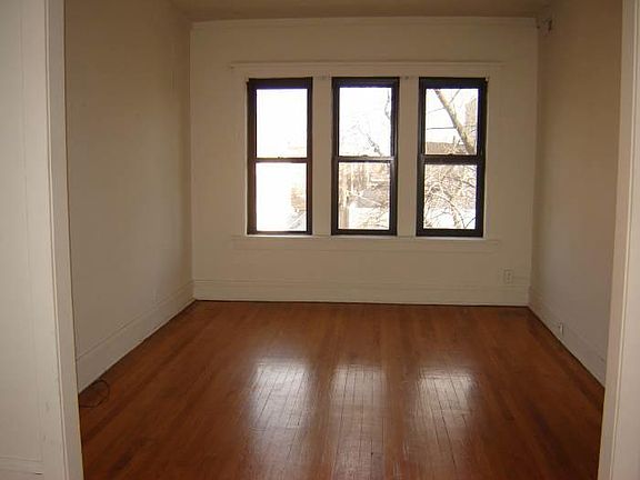 2nd image of 810 N Oakley Blvd