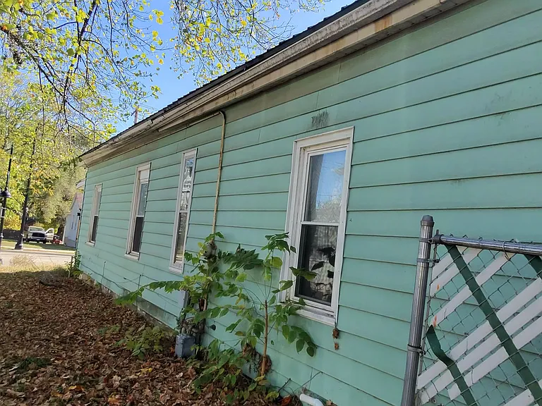 1409 S Western Ave — Photo 15
