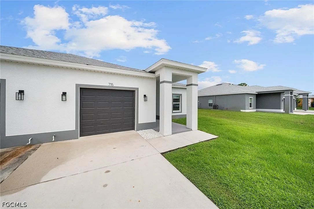 3 bed, 2.0 bath, 1180 sqft, $1,600 — Photo 2