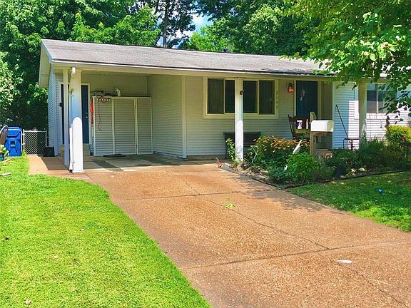 3rd image of 2145 Collier Dr