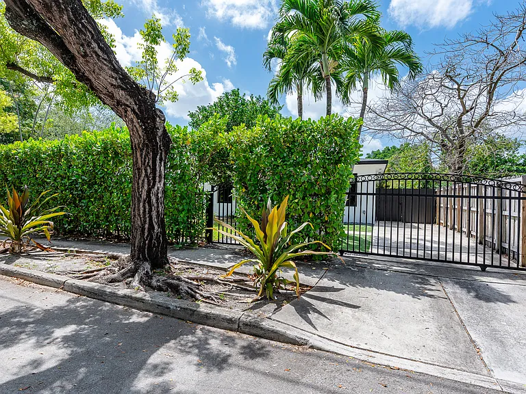 412 NW 41st St — Photo 39