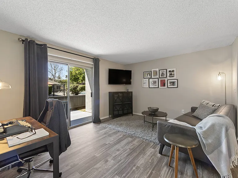 439 W El Norte Pkwy #102 — Photo 4
