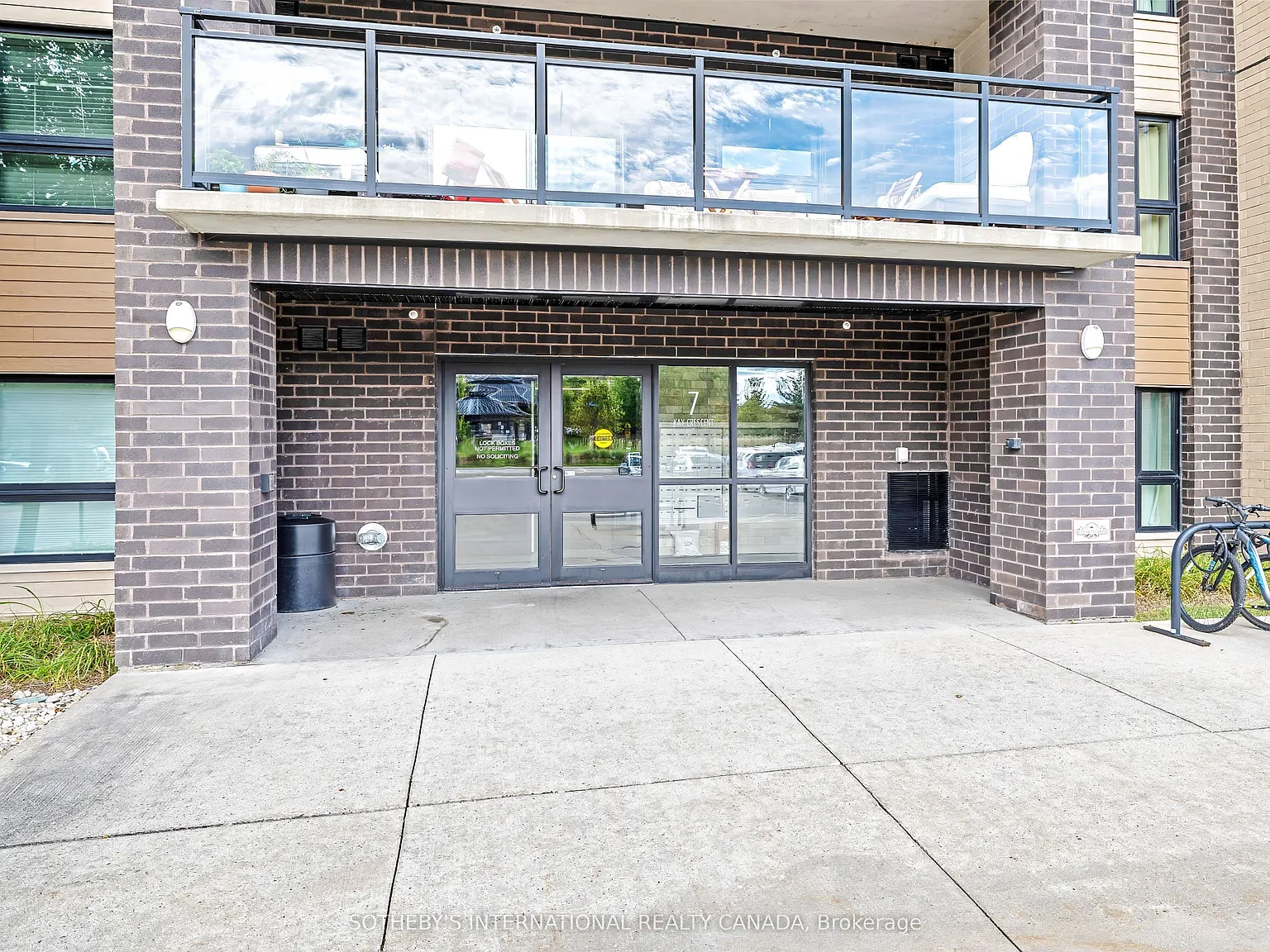2 bed, $2,400 — Photo 4