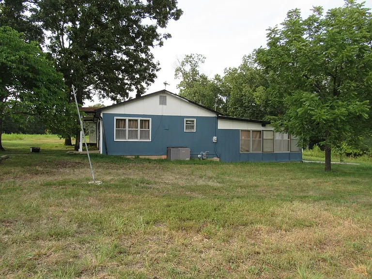 1815 N State Highway 7 — Photo 7