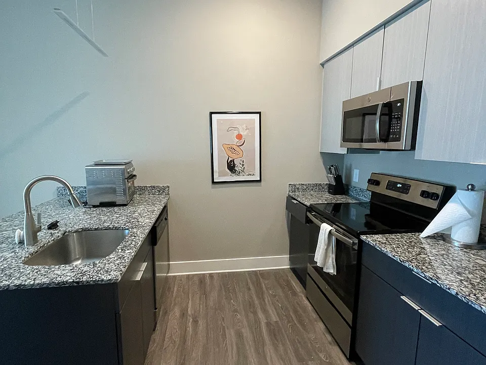 Kitchen, Stainless Steel Appliances, Granite Countertops, Soft Pull cabinets