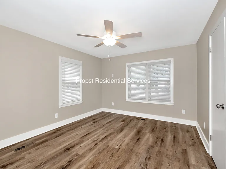 1616 McCullough Ave NE — Photo 19