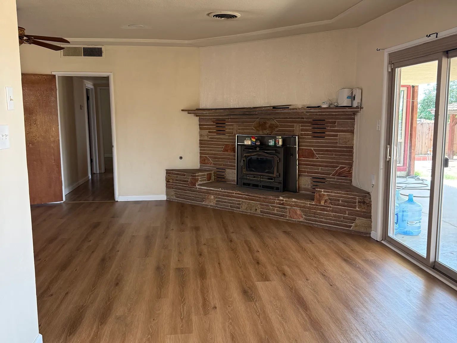 4 bed, 2130 sqft, $2,500 — Photo 4
