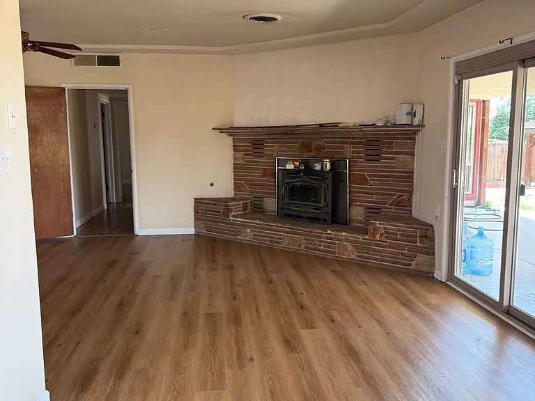 1210 Greenwood Dr — Photo 4