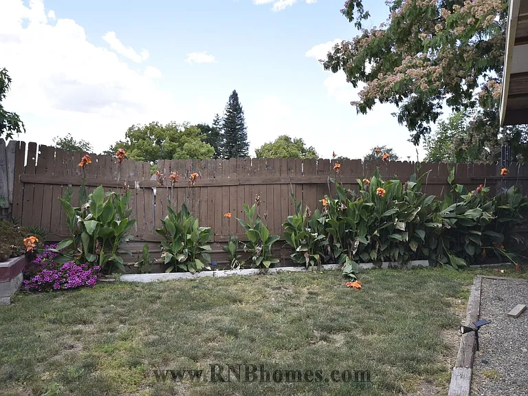 7230 Castilian Ct — Photo 4