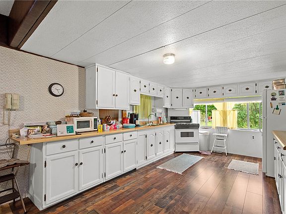 2nd image of 380 Oliver Blvd #3