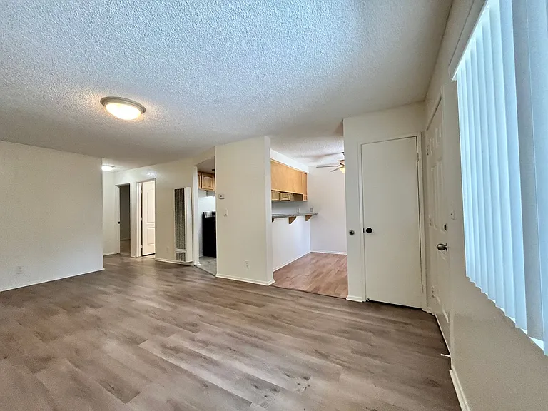 4539 W. 159th Street Apartments — Photo 6