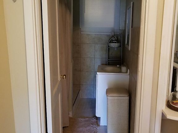5th image of 629 Columbus St