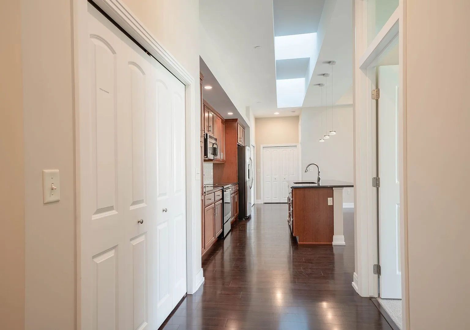 Large 1 Story 2 Bedroom — Photo 4