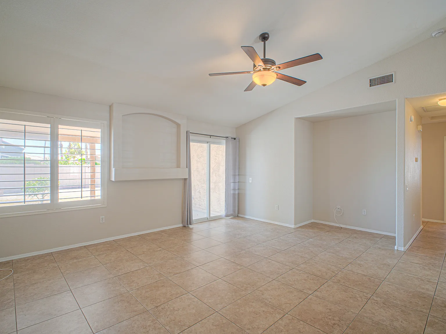 3 bed, 1305 sqft, $1,700 — Photo 4