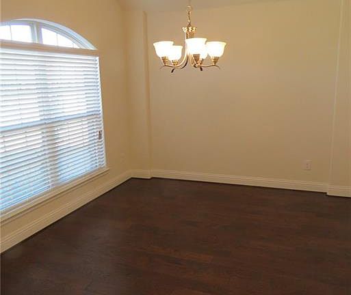 3rd image of 1409 Crossvine Dr