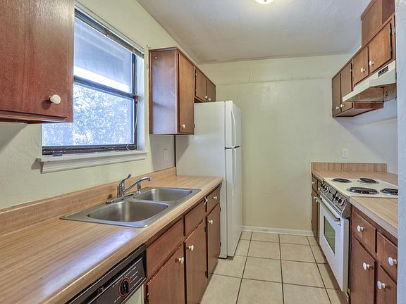 4th image of 805 Livingston Ct