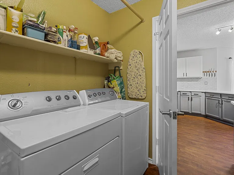 2202 Barton Springs Dr — Photo 20