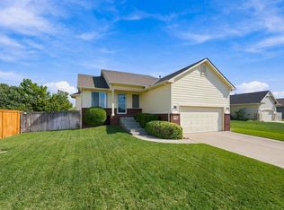 2422 N Woodridge St, Wichita, KS 67226